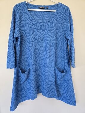 Onque Casuals Blue Crinkle Pocket Tunic Size Large. Women's. 3/4 Sleeve